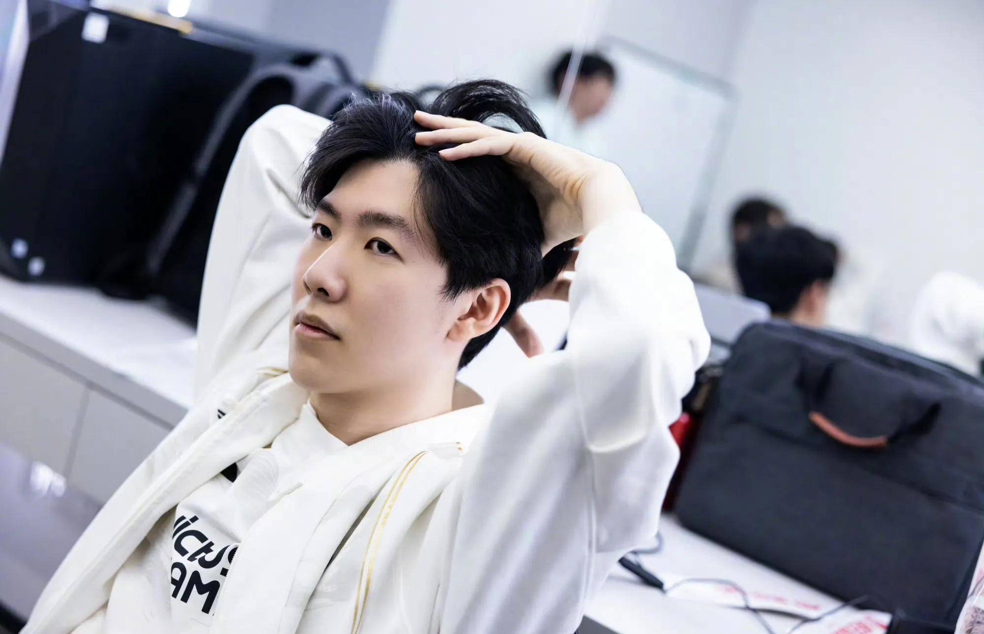 29岁状元放弃NBA！西蒙斯转行打游戏，赚得2亿美元