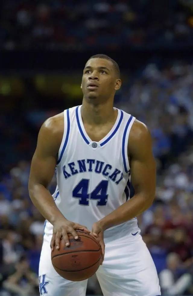 向拉开传球 向拉开传球